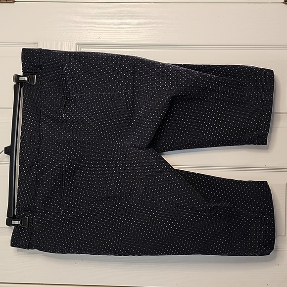 ANN TAYLOR WOMAN'S BERMUDA SHORTS - Picture 5 of 12